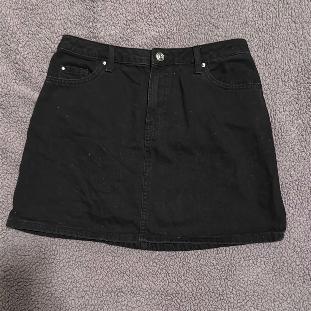 H&M Black A-Line Mini Skirt Casual